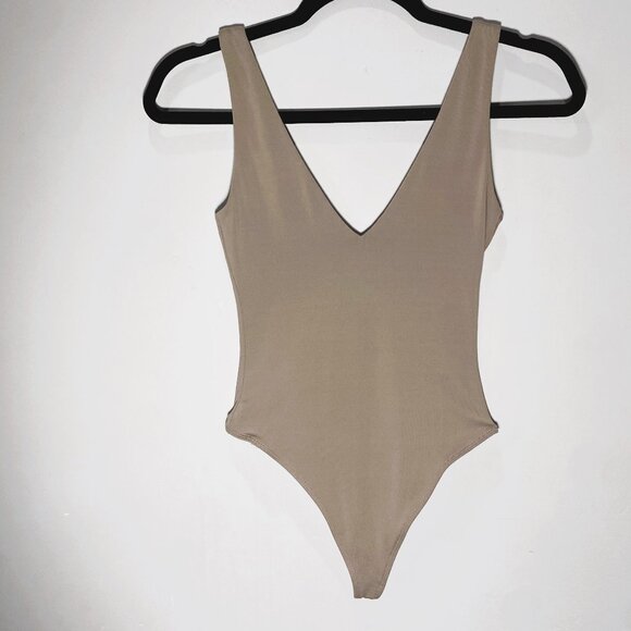 Aritzia | Babaton Contour V-neck bodysuit Taupe | Size 2XS Women's - Picture 4 of 15